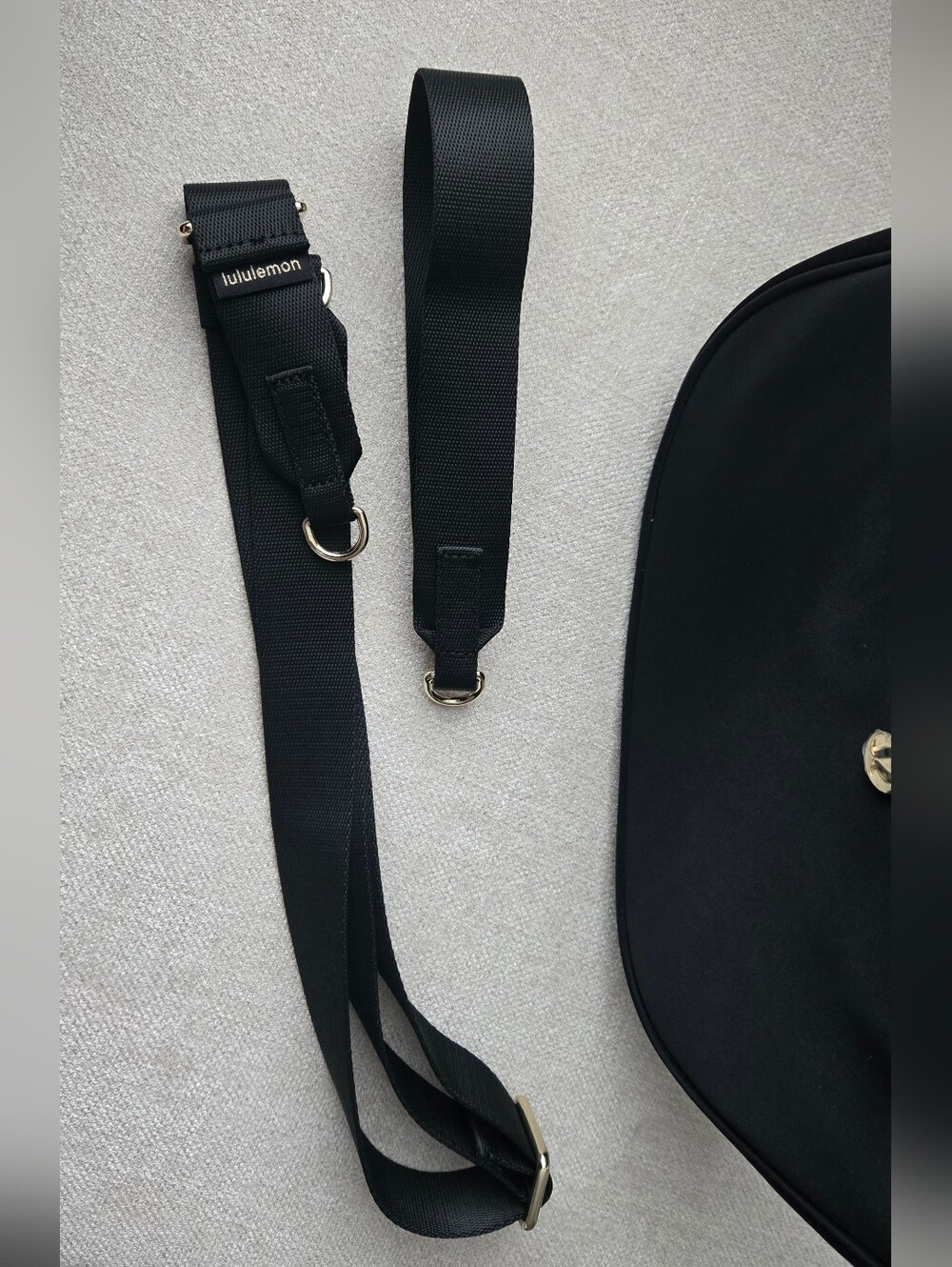 City Essentials Small Shoulder Bag 3L Black/Gold Hardware - Picture 5 of 9
